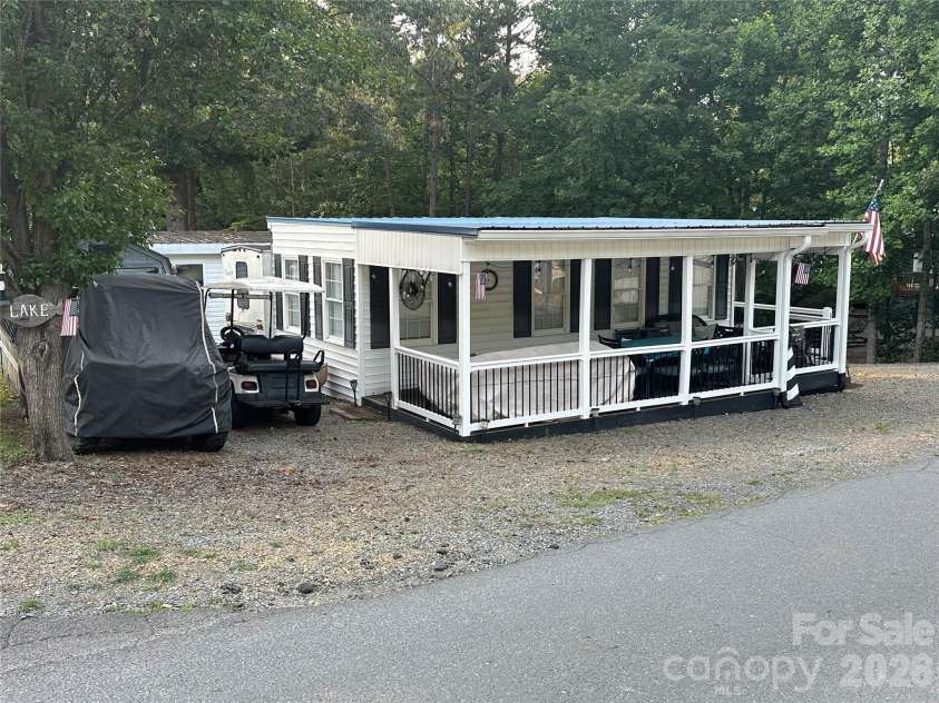 138 Marina Drive, New London, NC 28127.  MLS# CAR4398855, YatesRealty ID 48921. 