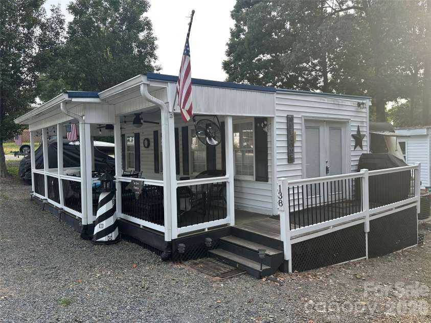 138 Marina Drive, New London, NC 28127.  MLS# CAR4398855, YatesRealty ID 48921. 