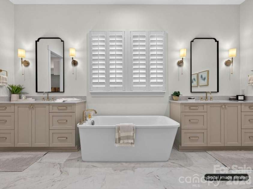 128 Willow View Loop, Davidson, NC 28036.  MLS# CAR4403823, YatesRealty ID 48929. Primary Bathroom with Freestanding Tub