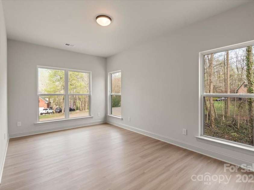 130 Big Oak Lane, Statesville, NC 28625.  MLS# CAR4239374, YatesRealty ID 4893. 