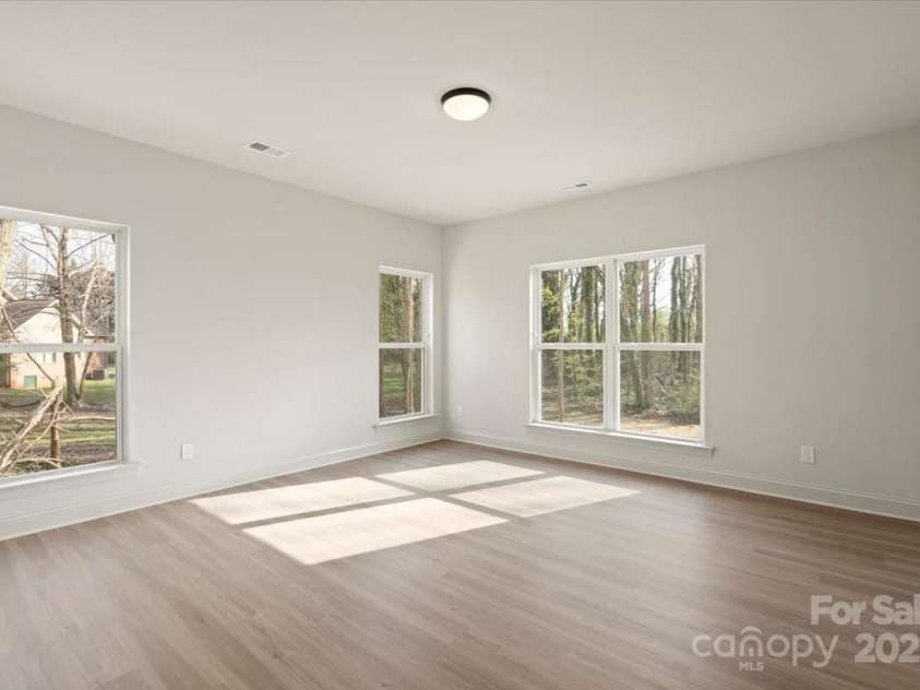 130 Big Oak Lane, Statesville, NC 28625.  MLS# CAR4239374, YatesRealty ID 4893. 