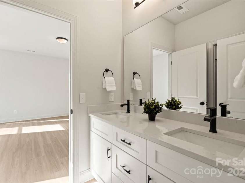 130 Big Oak Lane, Statesville, NC 28625.  MLS# CAR4239374, YatesRealty ID 4893. 