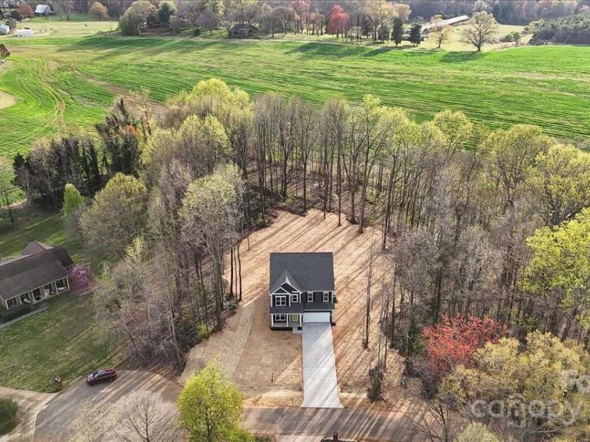 130 Big Oak Lane, Statesville, NC 28625.  MLS# CAR4239374, YatesRealty ID 4893. 