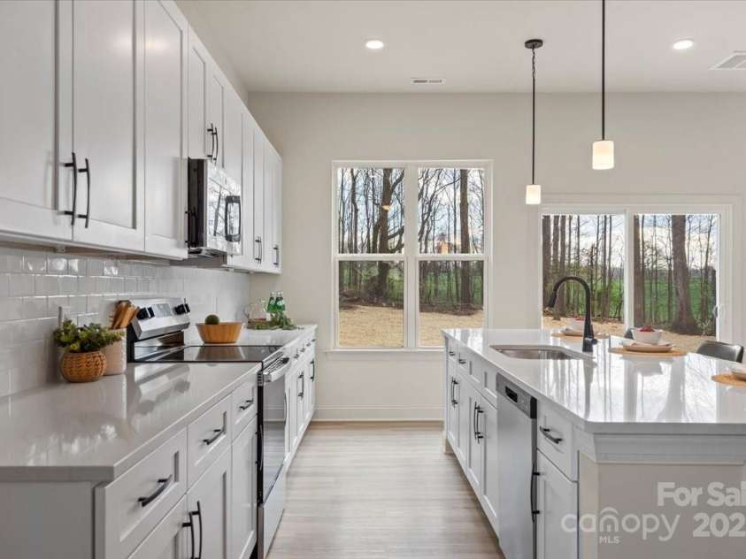 130 Big Oak Lane, Statesville, NC 28625.  MLS# CAR4239374, YatesRealty ID 4893. Kitchen with Quartz countertops