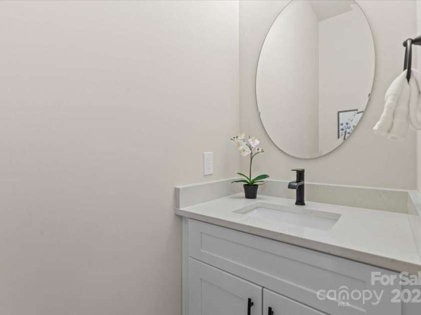 130 Big Oak Lane, Statesville, NC 28625.  MLS# CAR4239374, YatesRealty ID 4893. Powder Bathroom