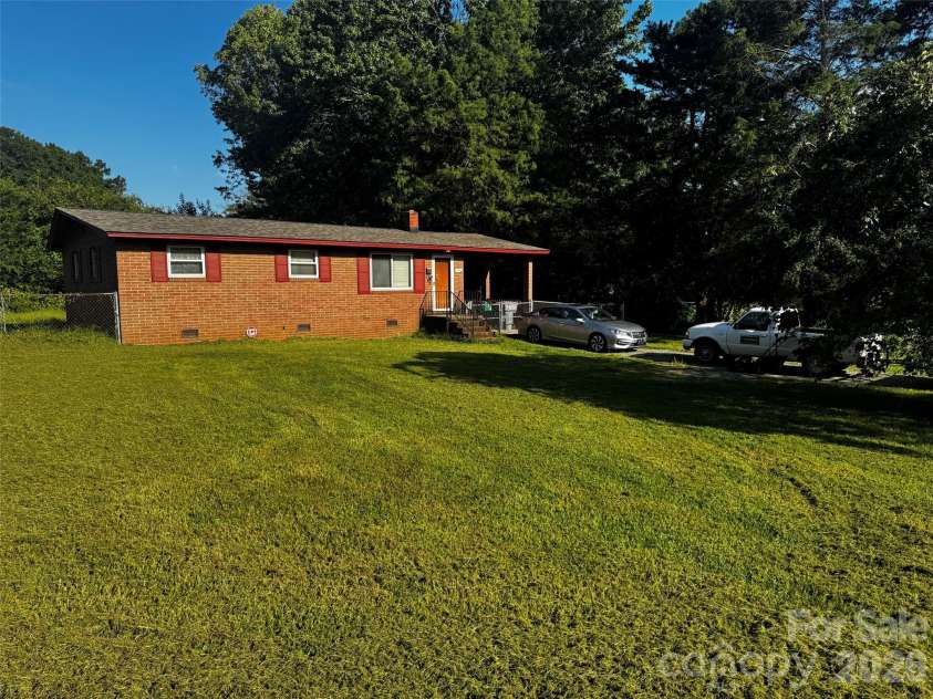436 Drury Drive, Charlotte, NC 28206.  MLS# CAR4408699, YatesRealty ID 48934. 