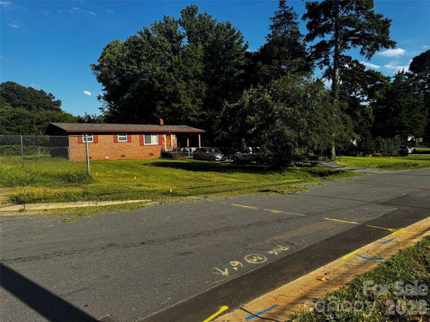 436 Drury Drive, Charlotte, NC 28206.  MLS# CAR4408699, YatesRealty ID 48934. 