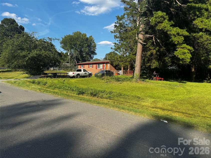 436 Drury Drive, Charlotte, NC 28206.  MLS# CAR4408699, YatesRealty ID 48934. 