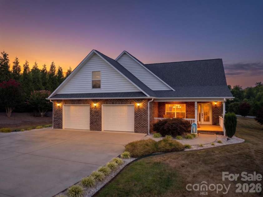 100 Rivercliff Drive, Hudson, NC 28638.  MLS# CAR4403098, YatesRealty ID 48936. 