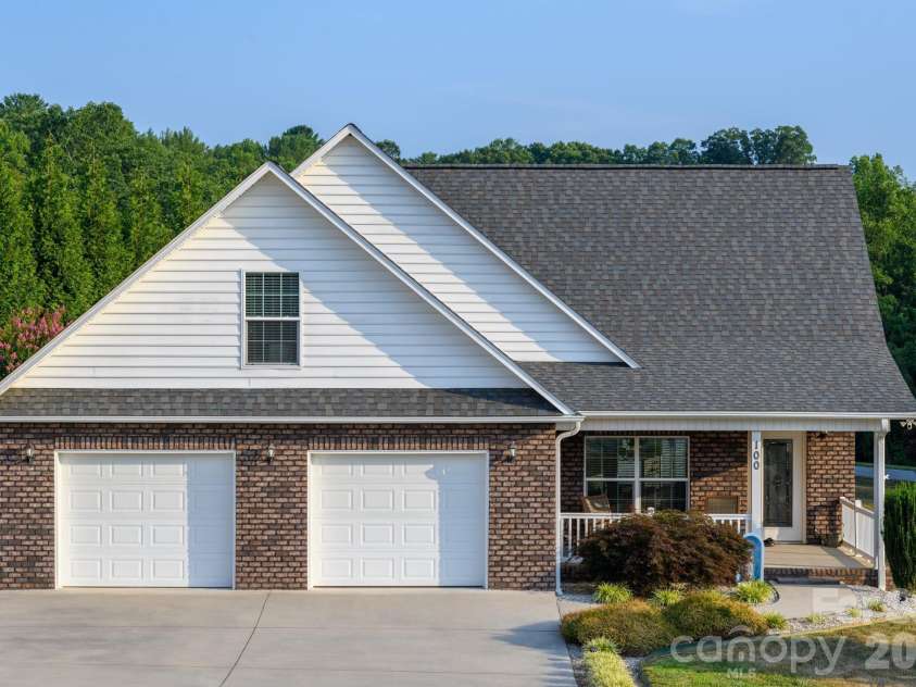 100 Rivercliff Drive, Hudson, NC 28638.  MLS# CAR4403098, YatesRealty ID 48936. 