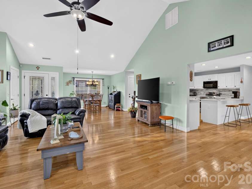 100 Rivercliff Drive, Hudson, NC 28638.  MLS# CAR4403098, YatesRealty ID 48936. 