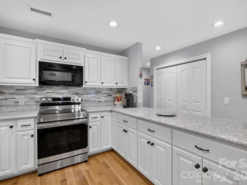 100 Rivercliff Drive, Hudson, NC 28638.  MLS# CAR4403098, YatesRealty ID 48936. 