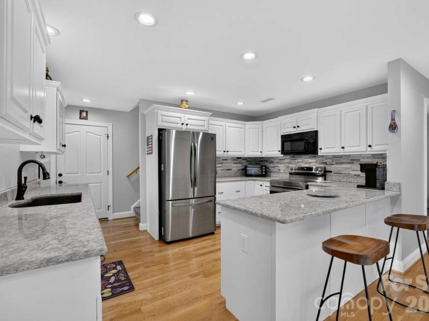 100 Rivercliff Drive, Hudson, NC 28638.  MLS# CAR4403098, YatesRealty ID 48936. 