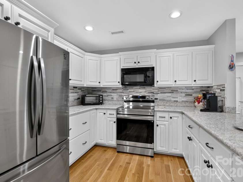 100 Rivercliff Drive, Hudson, NC 28638.  MLS# CAR4403098, YatesRealty ID 48936. 