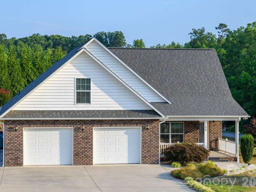 100 Rivercliff Drive, Hudson, NC 28638.  MLS# CAR4403098, YatesRealty ID 48936. 