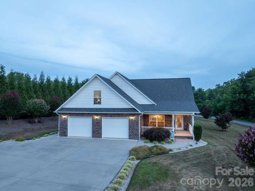 100 Rivercliff Drive, Hudson, NC 28638.  MLS# CAR4403098, YatesRealty ID 48936. 