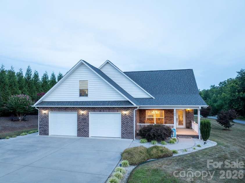 100 Rivercliff Drive, Hudson, NC 28638.  MLS# CAR4403098, YatesRealty ID 48936. 