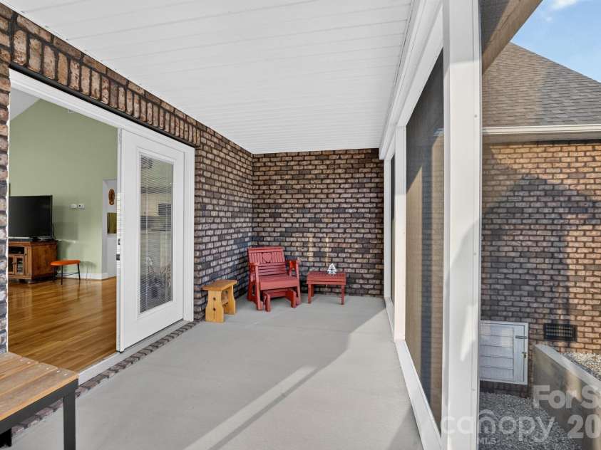 100 Rivercliff Drive, Hudson, NC 28638.  MLS# CAR4403098, YatesRealty ID 48936. 