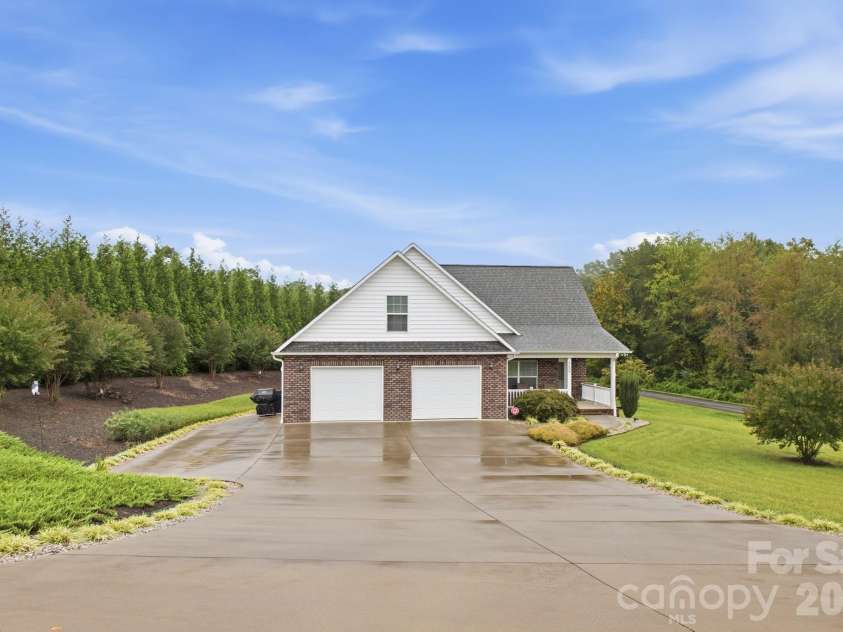 100 Rivercliff Drive, Hudson, NC 28638.  MLS# CAR4403098, YatesRealty ID 48936. 