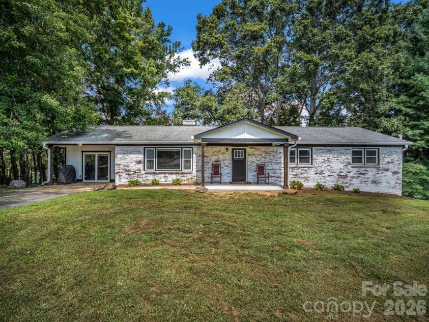 3208 Florida Drive, Hendersonville, NC 28792.  MLS# CAR4420340, YatesRealty ID 48937. 