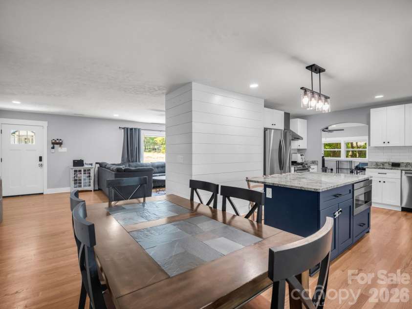 3208 Florida Drive, Hendersonville, NC 28792.  MLS# CAR4420340, YatesRealty ID 48937. Beautiful kitchen renovation completed in 2022!