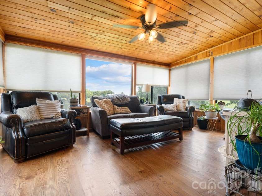 5000 Forest Ridge Drive, Hickory, NC 28602.  MLS# CAR4421800, YatesRealty ID 48939. 