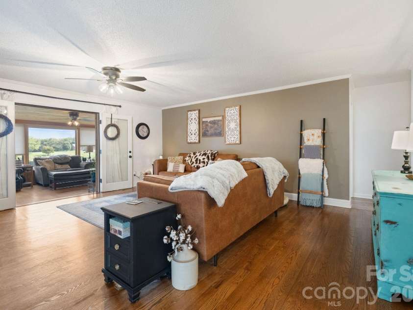 5000 Forest Ridge Drive, Hickory, NC 28602.  MLS# CAR4421800, YatesRealty ID 48939. 