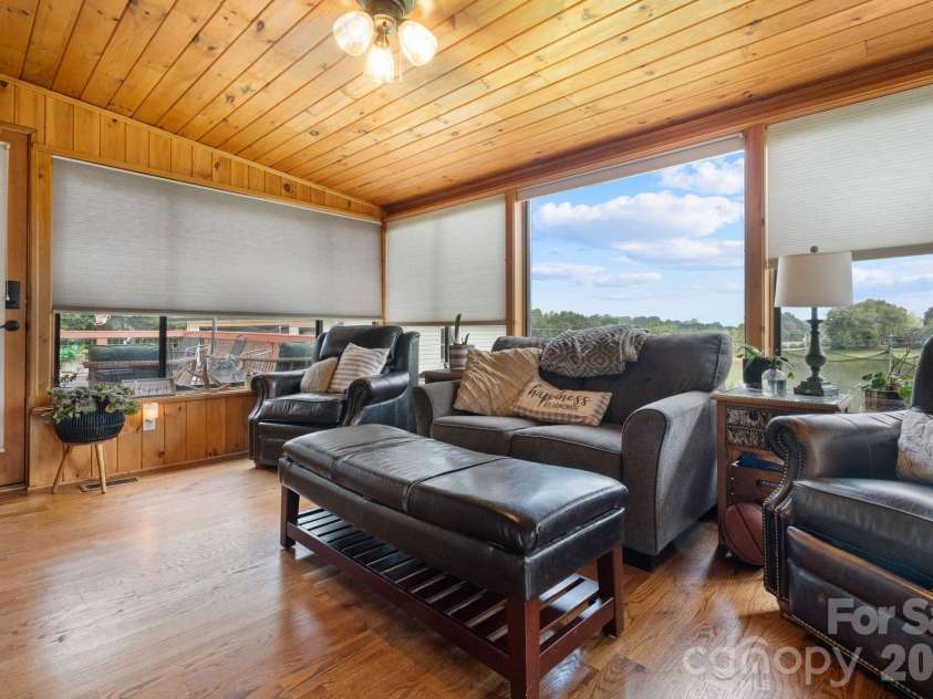 5000 Forest Ridge Drive, Hickory, NC 28602.  MLS# CAR4421800, YatesRealty ID 48939. 