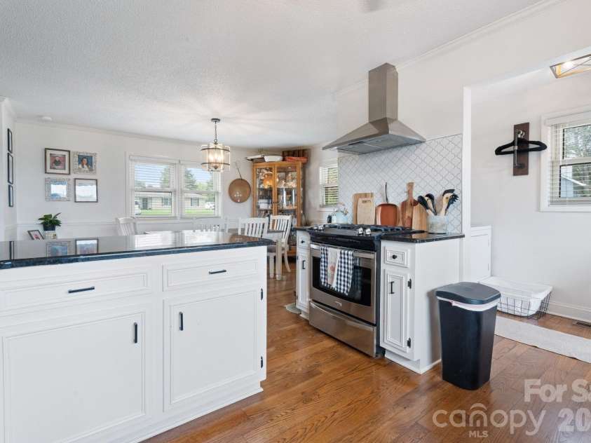 5000 Forest Ridge Drive, Hickory, NC 28602.  MLS# CAR4421800, YatesRealty ID 48939. 