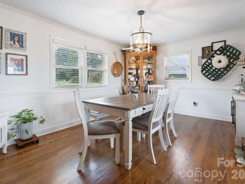5000 Forest Ridge Drive, Hickory, NC 28602.  MLS# CAR4421800, YatesRealty ID 48939. 