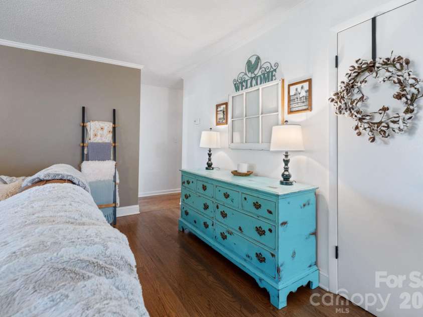5000 Forest Ridge Drive, Hickory, NC 28602.  MLS# CAR4421800, YatesRealty ID 48939. 