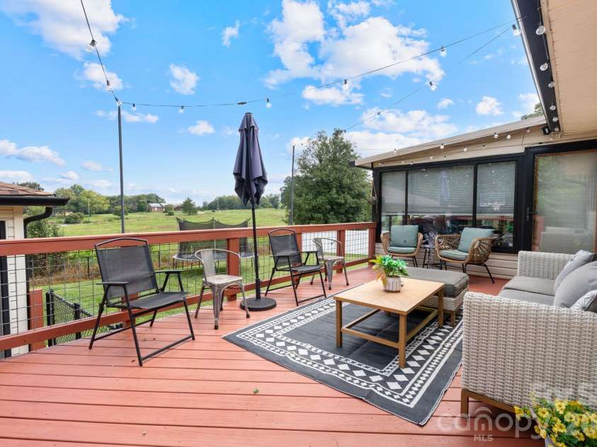 5000 Forest Ridge Drive, Hickory, NC 28602.  MLS# CAR4421800, YatesRealty ID 48939. 