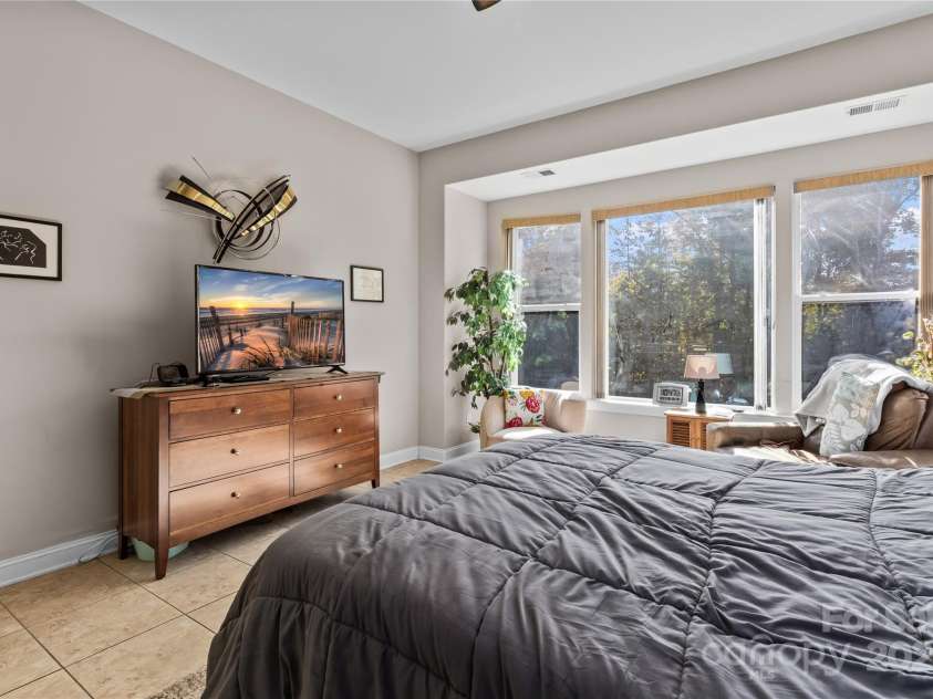 432 Granite Lake Court, Denver, NC 28037.  MLS# CAR4315639, YatesRealty ID 4894. Primary bedroom with bay window and seating area