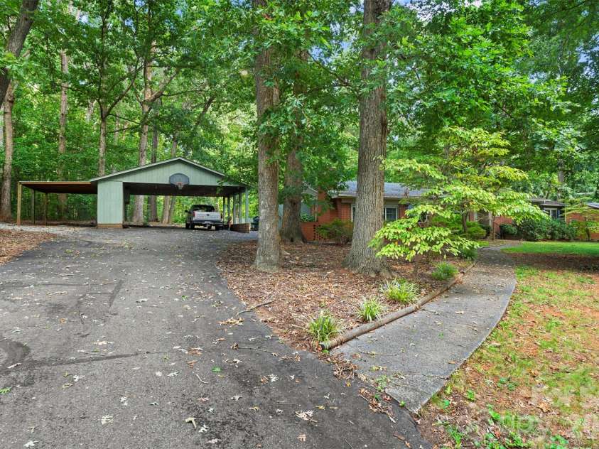 386 Broad Street, Denton, NC 27239.  MLS# CAR4421830, YatesRealty ID 48940. 