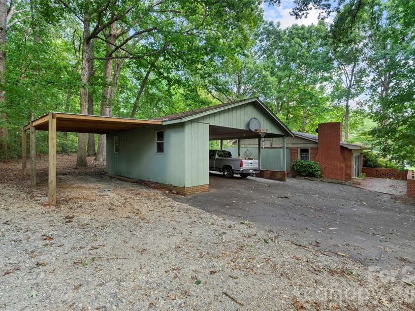 386 Broad Street, Denton, NC 27239.  MLS# CAR4421830, YatesRealty ID 48940. 