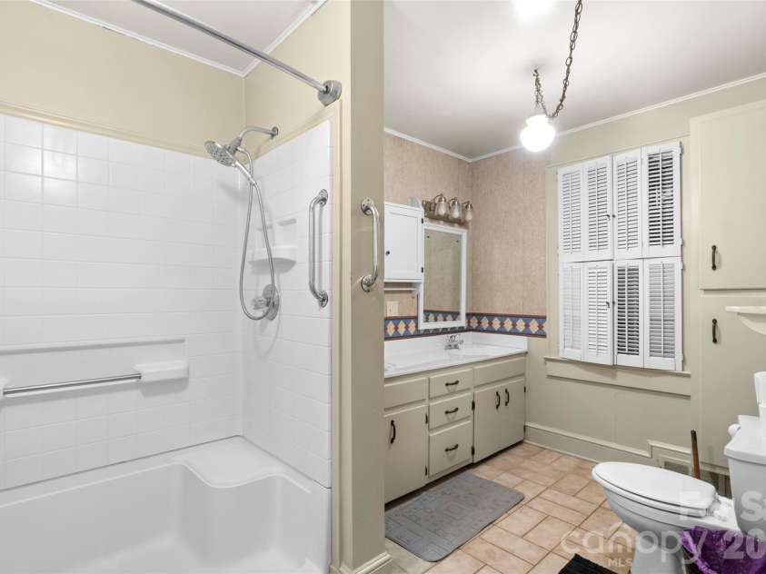 386 Broad Street, Denton, NC 27239.  MLS# CAR4421830, YatesRealty ID 48940. 