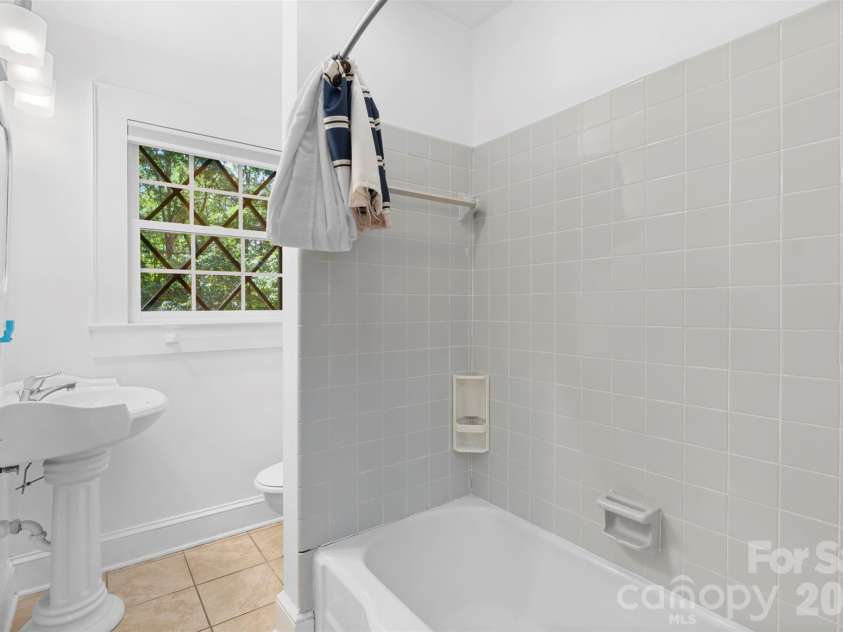 386 Broad Street, Denton, NC 27239.  MLS# CAR4421830, YatesRealty ID 48940. 