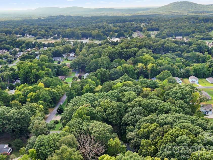 386 Broad Street, Denton, NC 27239.  MLS# CAR4421830, YatesRealty ID 48940. 