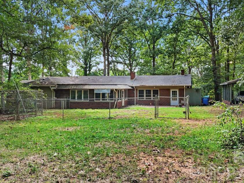 386 Broad Street, Denton, NC 27239.  MLS# CAR4421830, YatesRealty ID 48940. 