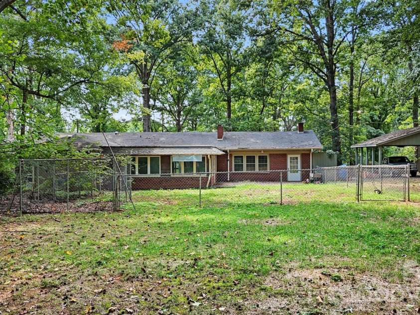 386 Broad Street, Denton, NC 27239.  MLS# CAR4421830, YatesRealty ID 48940. 
