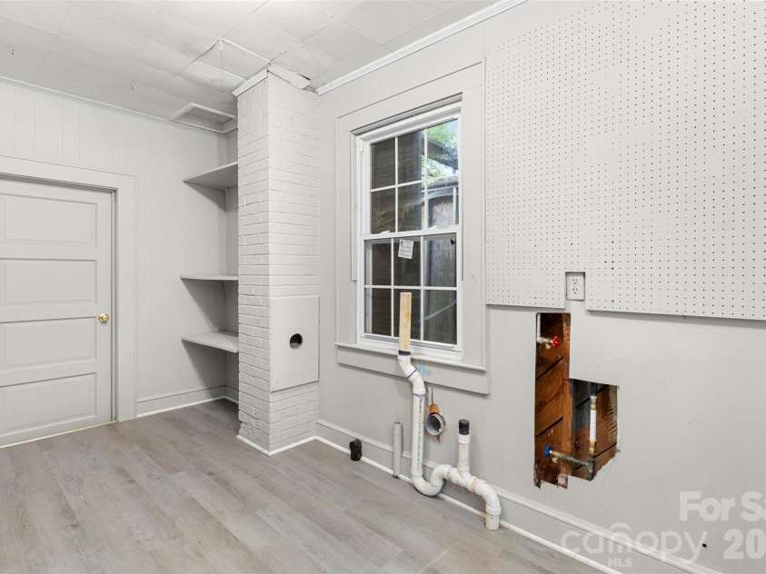 386 Broad Street, Denton, NC 27239.  MLS# CAR4421830, YatesRealty ID 48940. 
