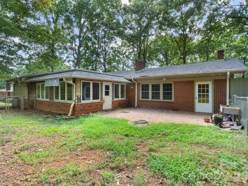 386 Broad Street, Denton, NC 27239.  MLS# CAR4421830, YatesRealty ID 48940. Back yard