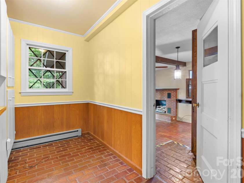 386 Broad Street, Denton, NC 27239.  MLS# CAR4421830, YatesRealty ID 48940. Breakfast area