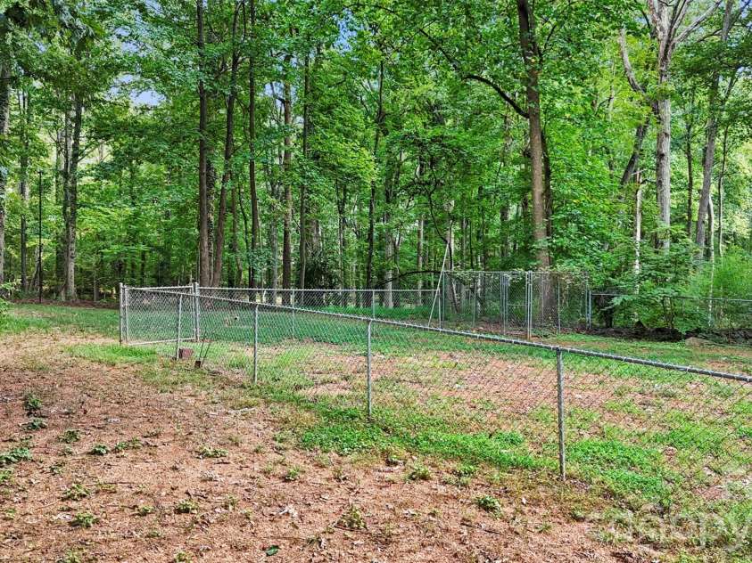 386 Broad Street, Denton, NC 27239.  MLS# CAR4421830, YatesRealty ID 48940. Fenced back yard