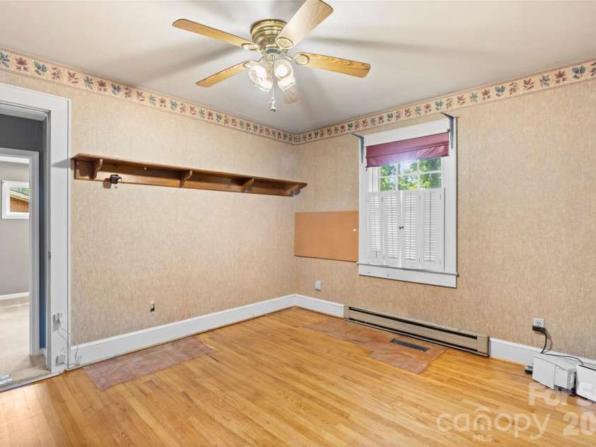 386 Broad Street, Denton, NC 27239.  MLS# CAR4421830, YatesRealty ID 48940. Office