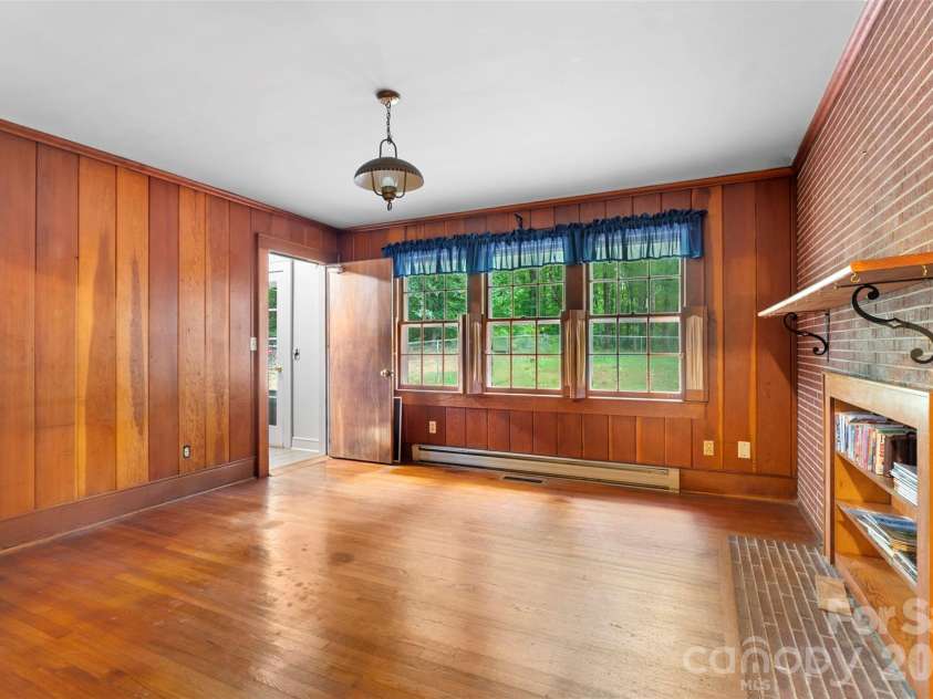 386 Broad Street, Denton, NC 27239.  MLS# CAR4421830, YatesRealty ID 48940. Paneled Den