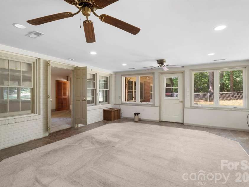 386 Broad Street, Denton, NC 27239.  MLS# CAR4421830, YatesRealty ID 48940. Sunroom