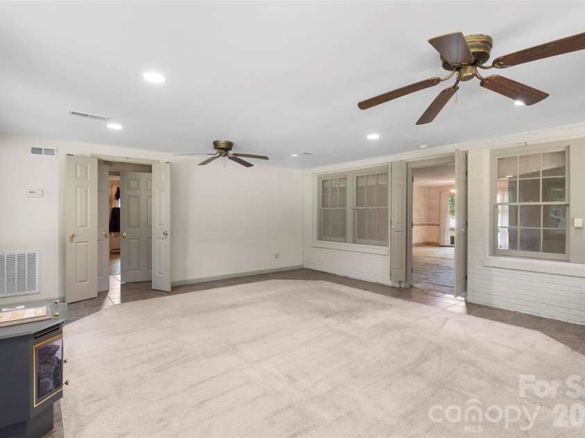 386 Broad Street, Denton, NC 27239.  MLS# CAR4421830, YatesRealty ID 48940. Sunroom