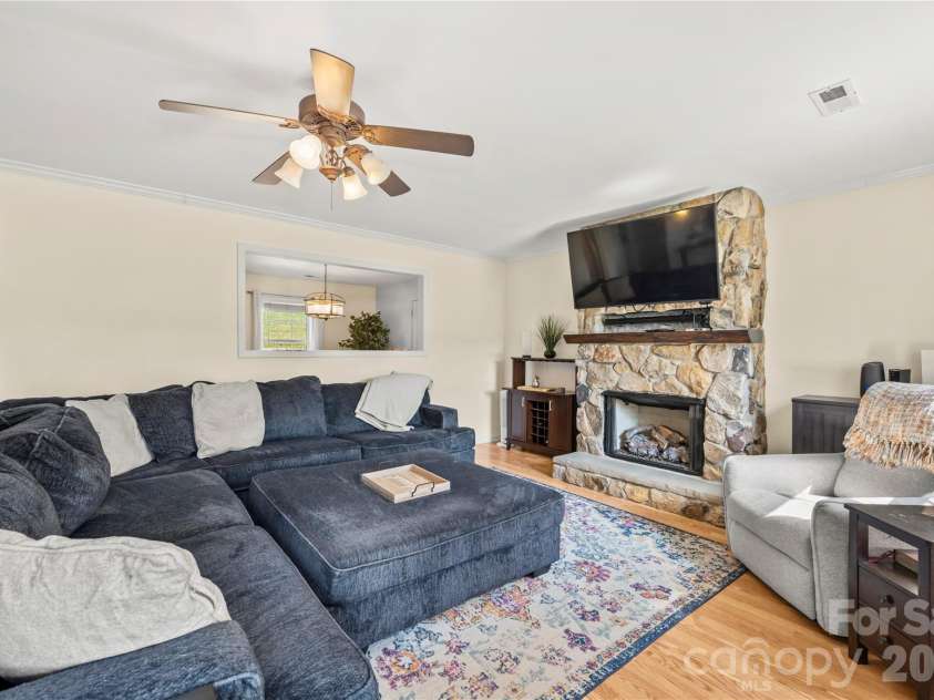 12 Sydney Lane, Asheville, NC 28806.  MLS# CAR4415588, YatesRealty ID 48941. 