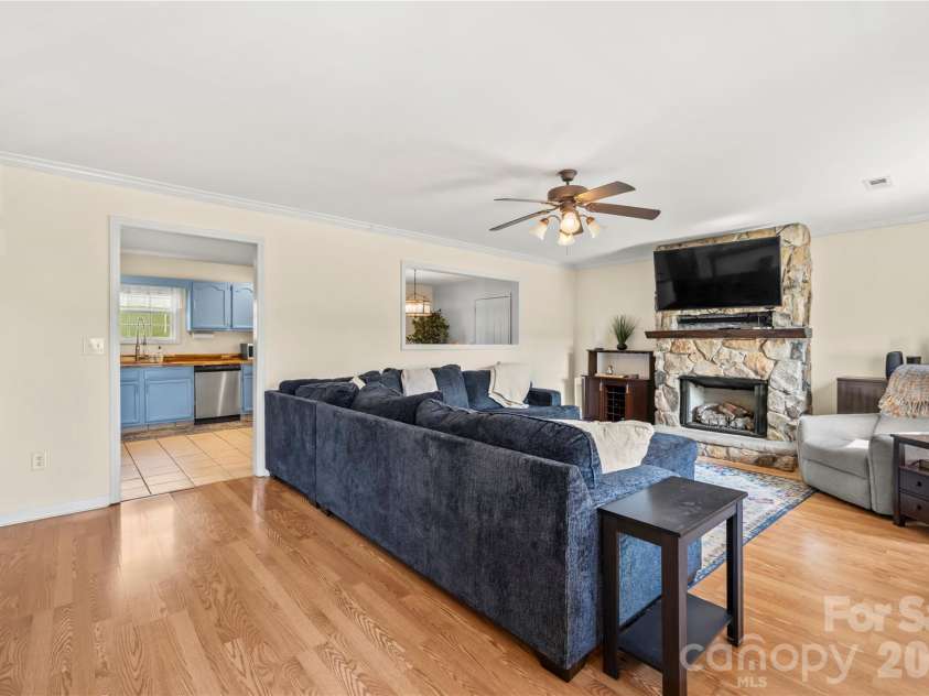 12 Sydney Lane, Asheville, NC 28806.  MLS# CAR4415588, YatesRealty ID 48941. 